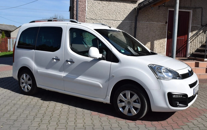 Citroen Berlingo cena 42500 przebieg: 165000, rok produkcji 2017 z Bełżyce małe 497